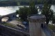 Trenino turistico sotto il Ponte d'Avignon. Francia.